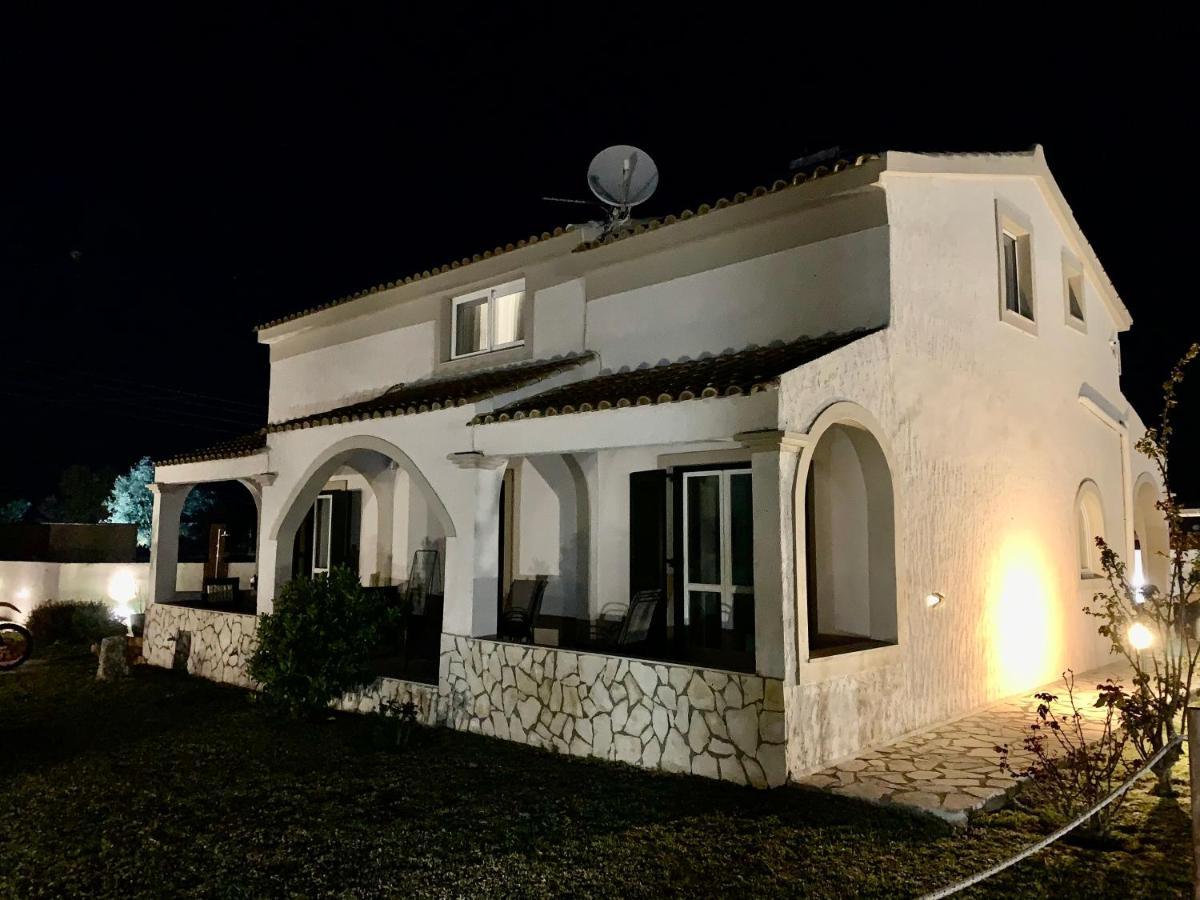 Sirios Apartment Ахарави Екстериор снимка