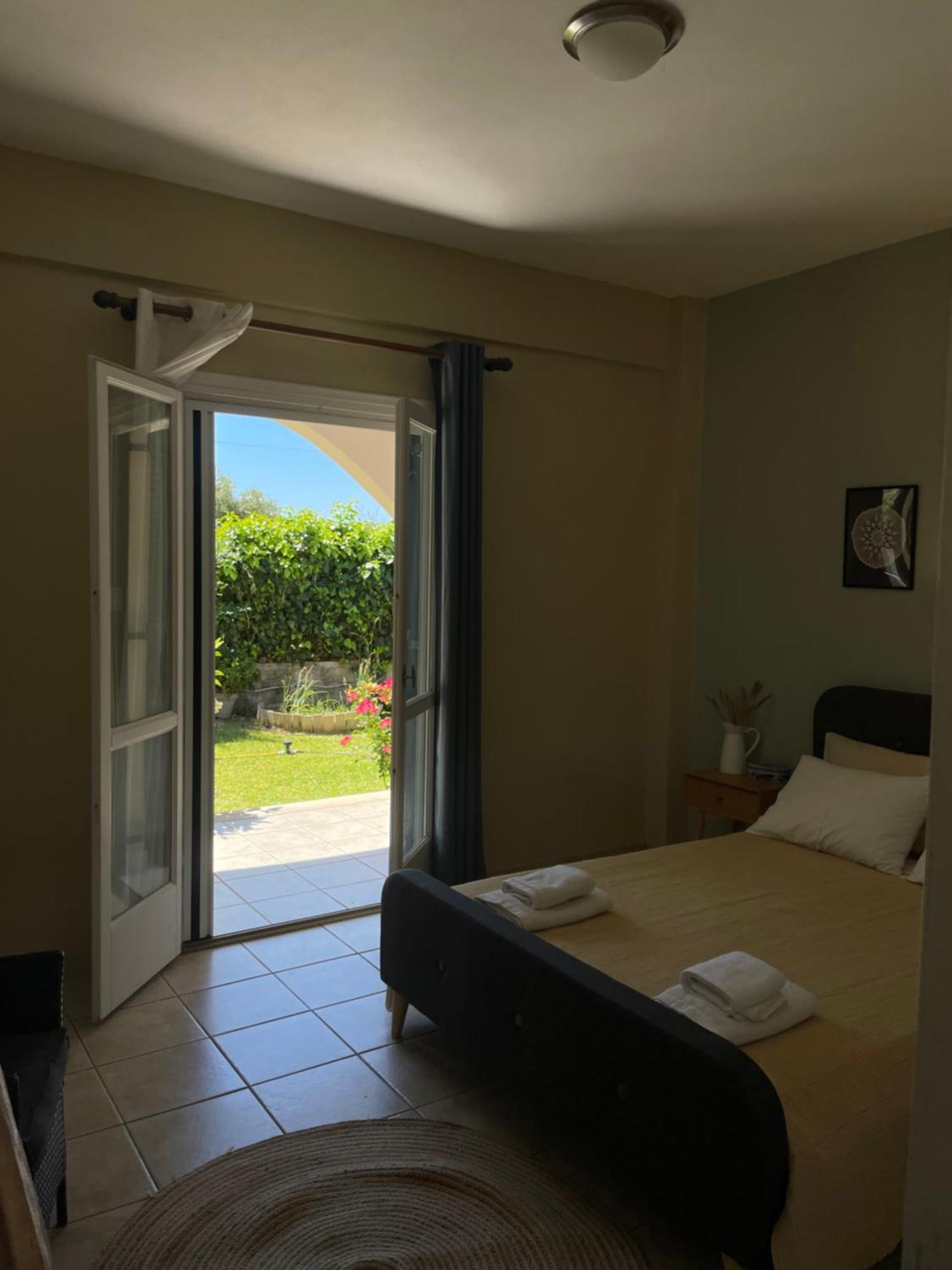 Sirios Apartment Ахарави Екстериор снимка