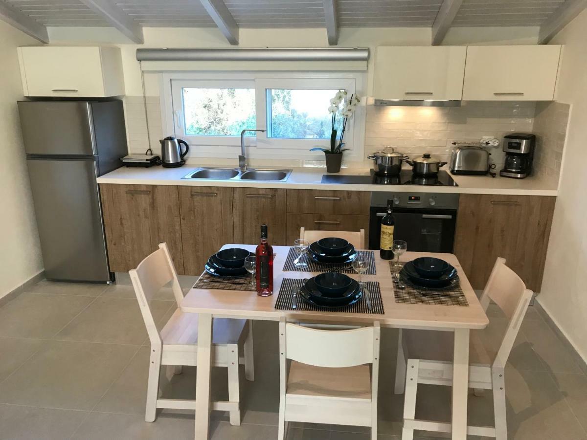 Sirios Apartment Ахарави Екстериор снимка
