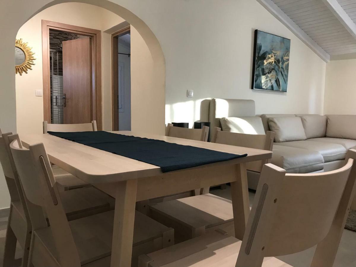 Sirios Apartment Ахарави Екстериор снимка