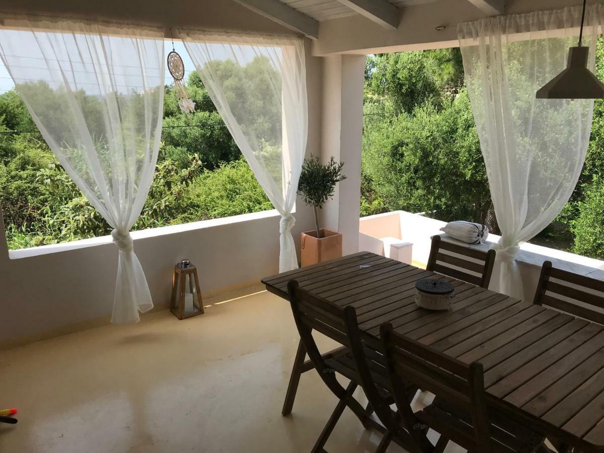 Sirios Apartment Ахарави Екстериор снимка